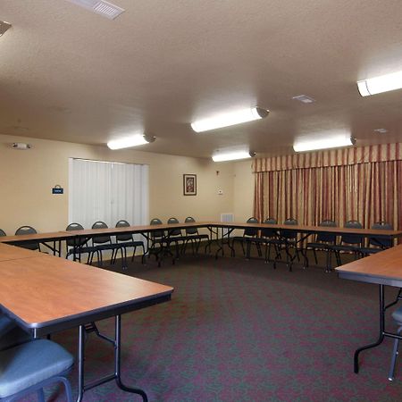 Days Inn Of Centre Facilities photo