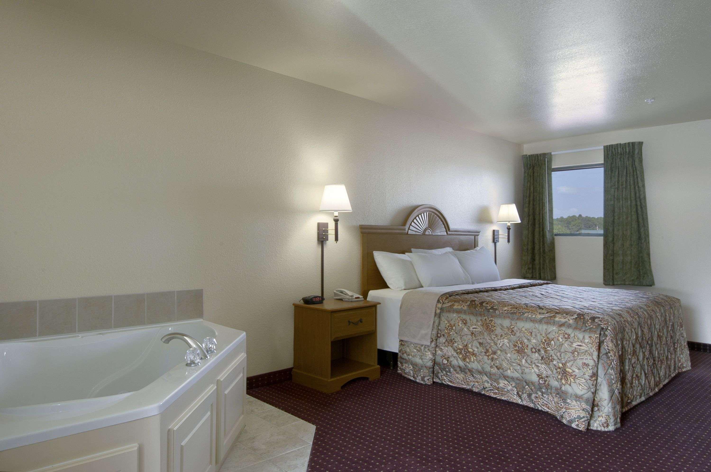 Days Inn Of Centre Room photo